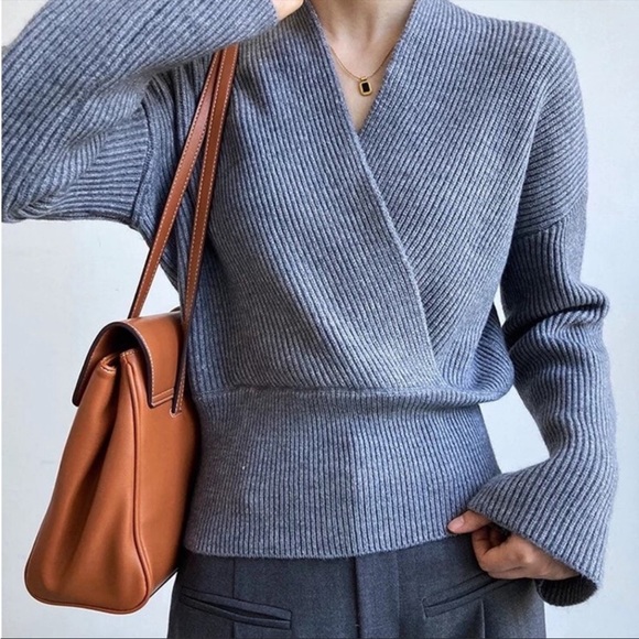 22. Cashmere Pullover Sweater - Picture 4 of 10